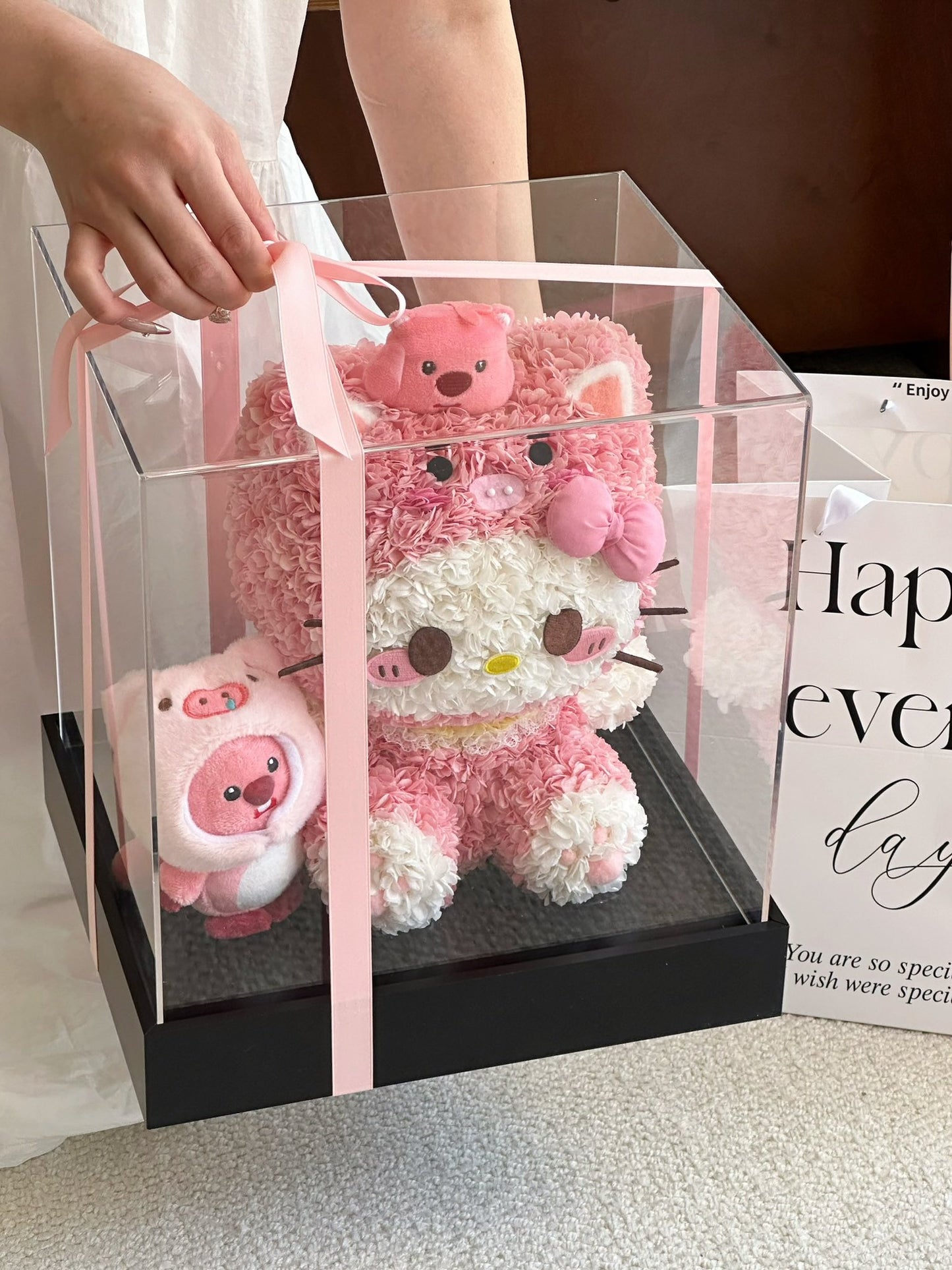 Piggy Kitty 🐽 Loopy Preserved Flowers Box