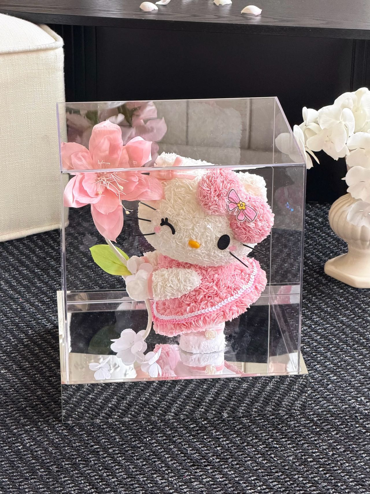 Hello Kitty Preserved Flowers Box
