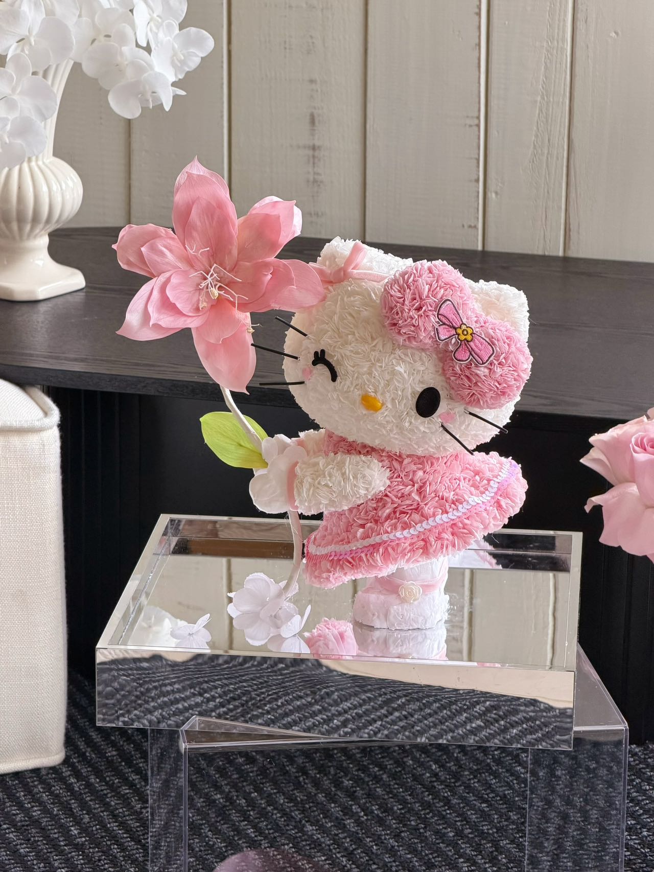 Hello Kitty Preserved Flowers Box