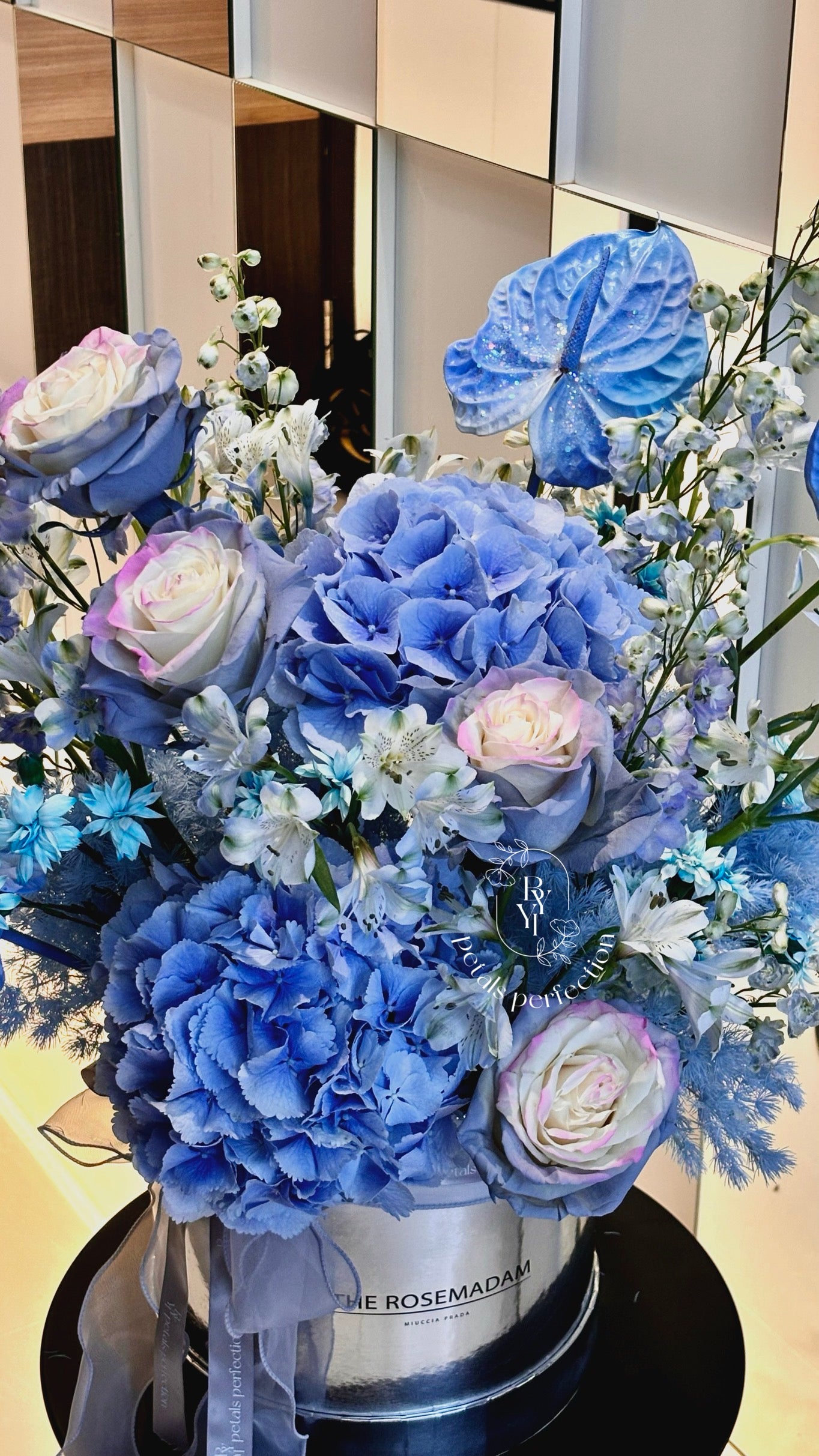 Holland Hydrangea Ecuador Roses blue