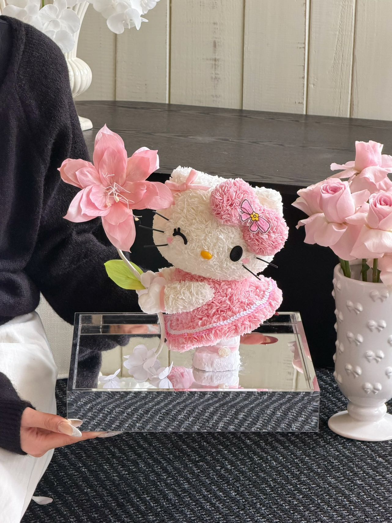 Hello Kitty Preserved Flowers Box