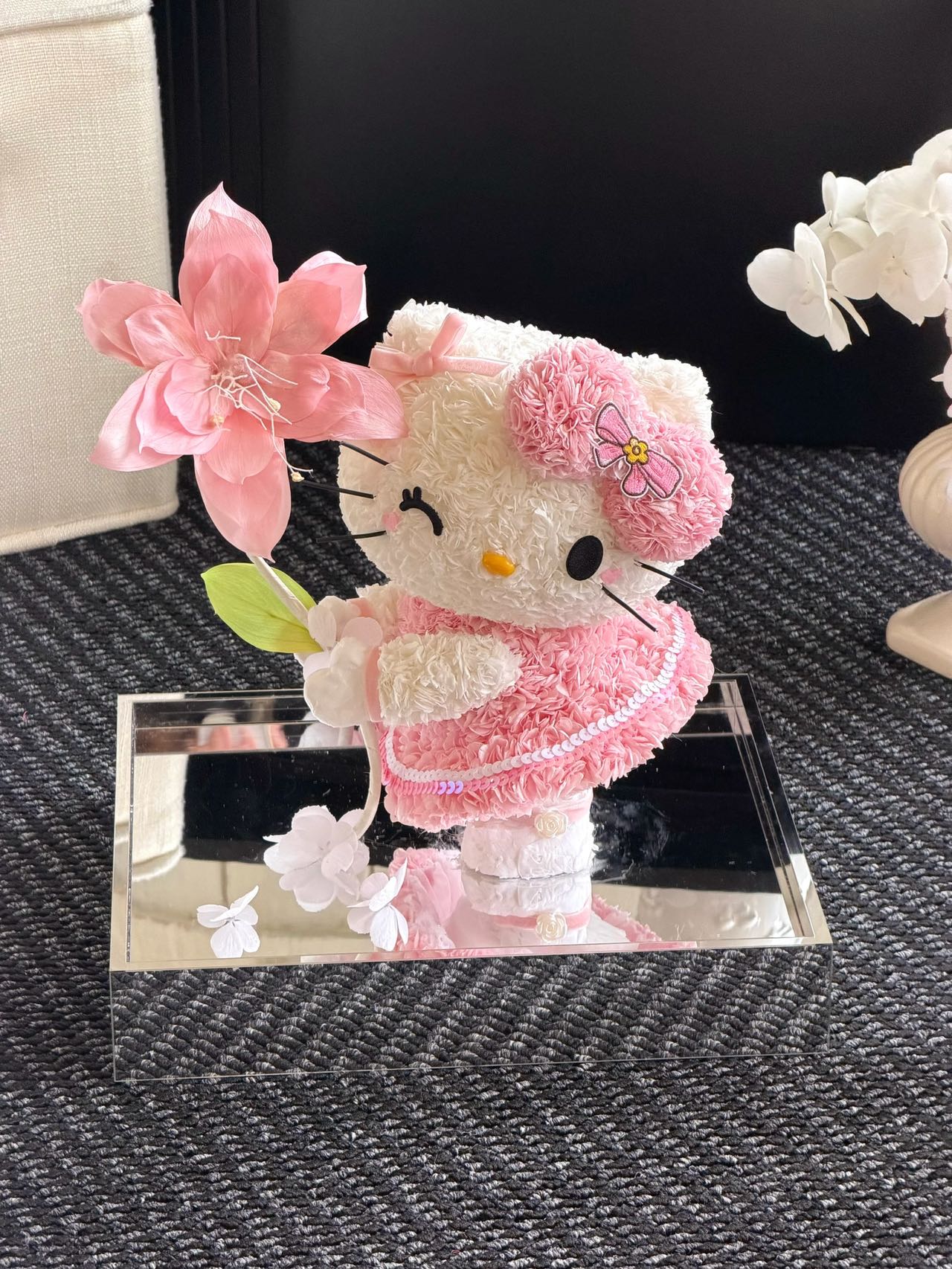 Hello Kitty Preserved Flowers Box
