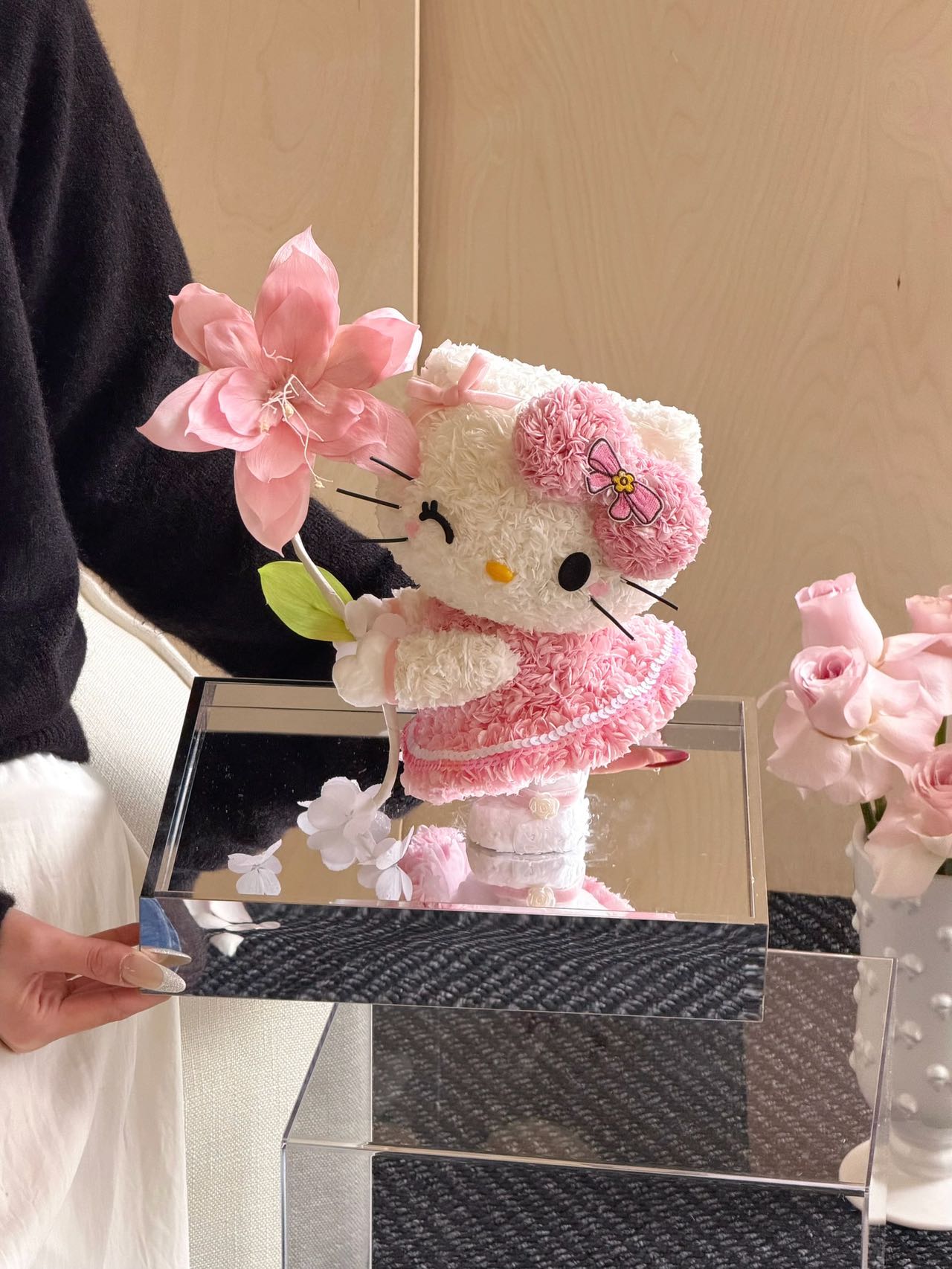 Hello Kitty Preserved Flowers Box