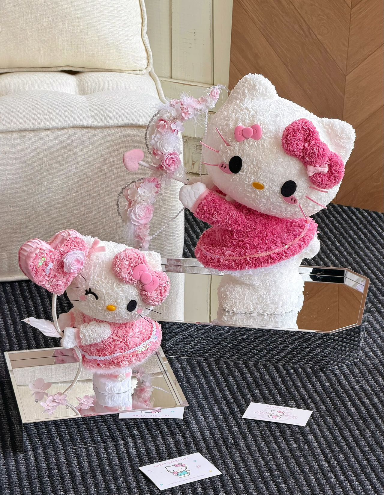 Giant Love Hello Kitty Preserved Flowers Box 🇸🇬 SG In Stock