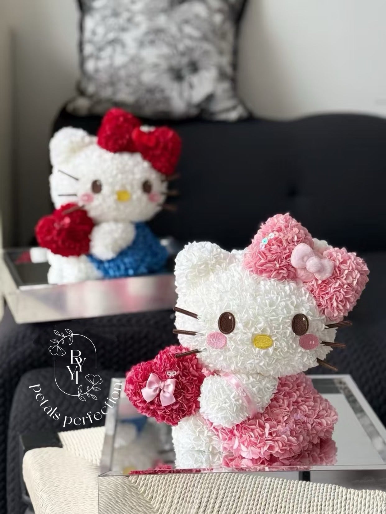 Kitty Holding Heart ❤️ Preserved Flowers Box 🇸🇬 SG In Stock