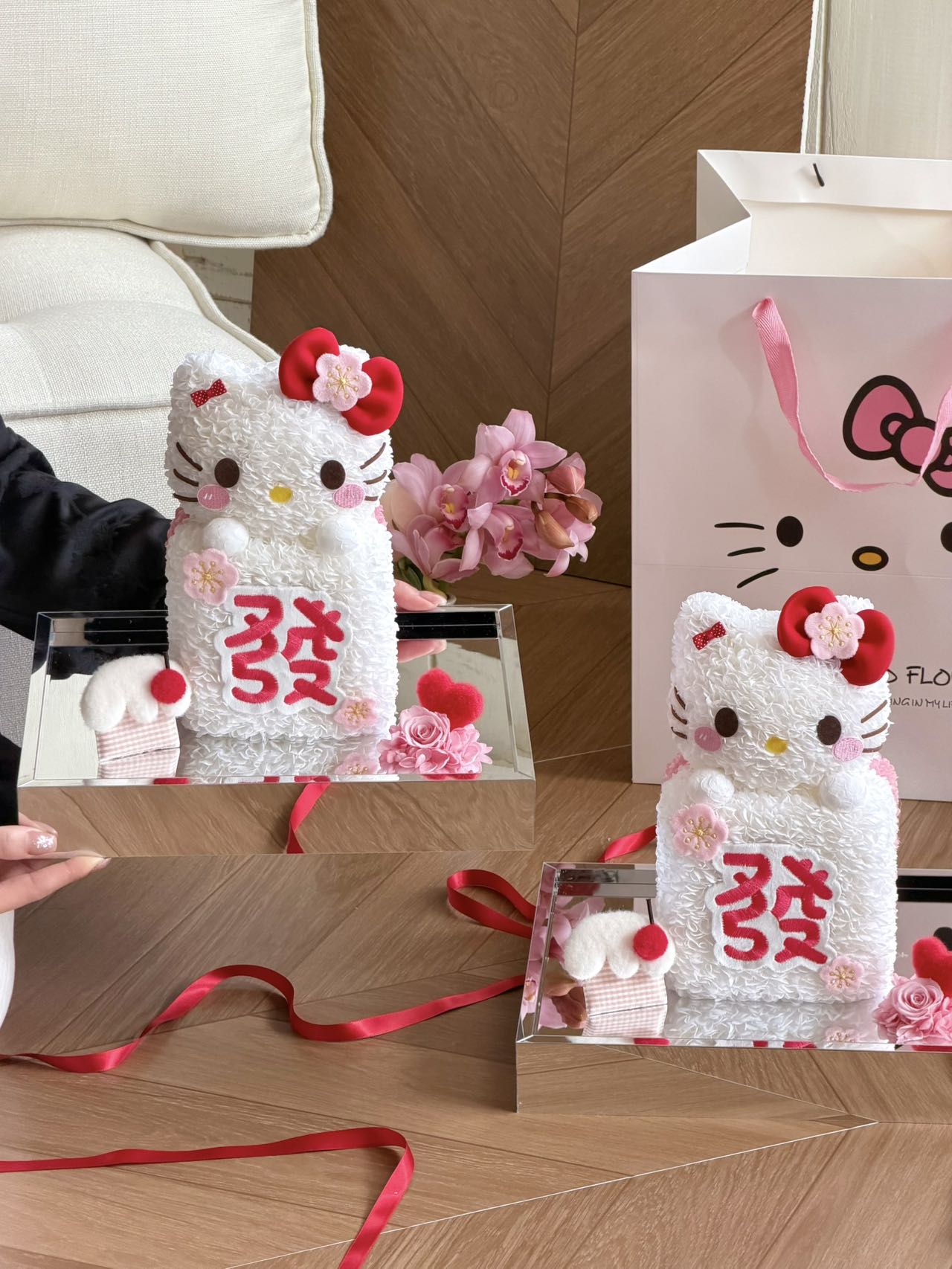 Lucky Cat Preserved Flowers Box 🎈