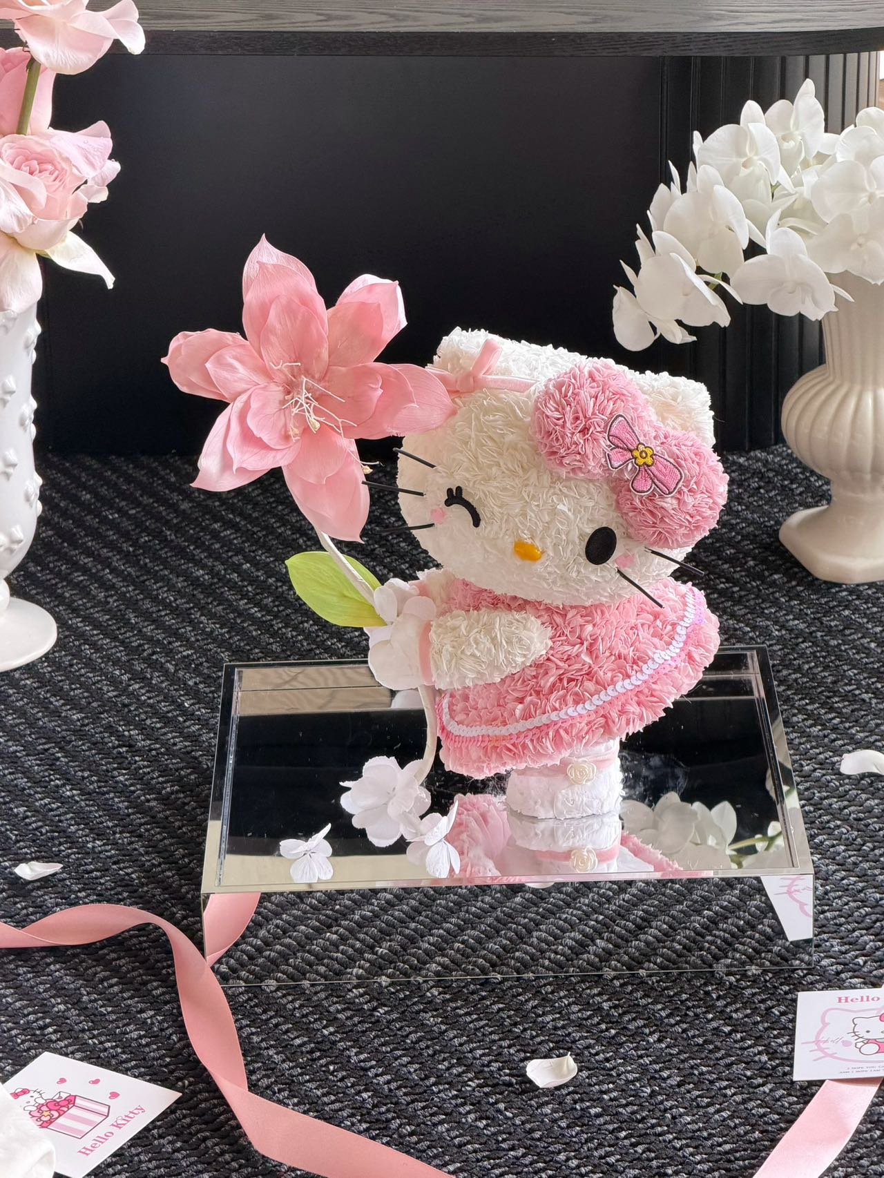 Hello Kitty Preserved Flowers Box