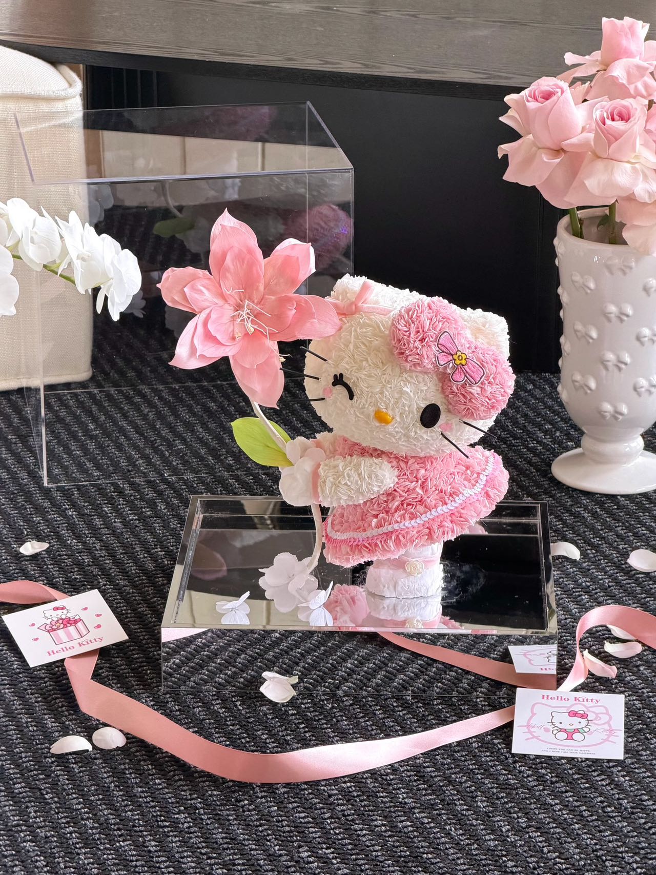 Hello Kitty Preserved Flowers Box