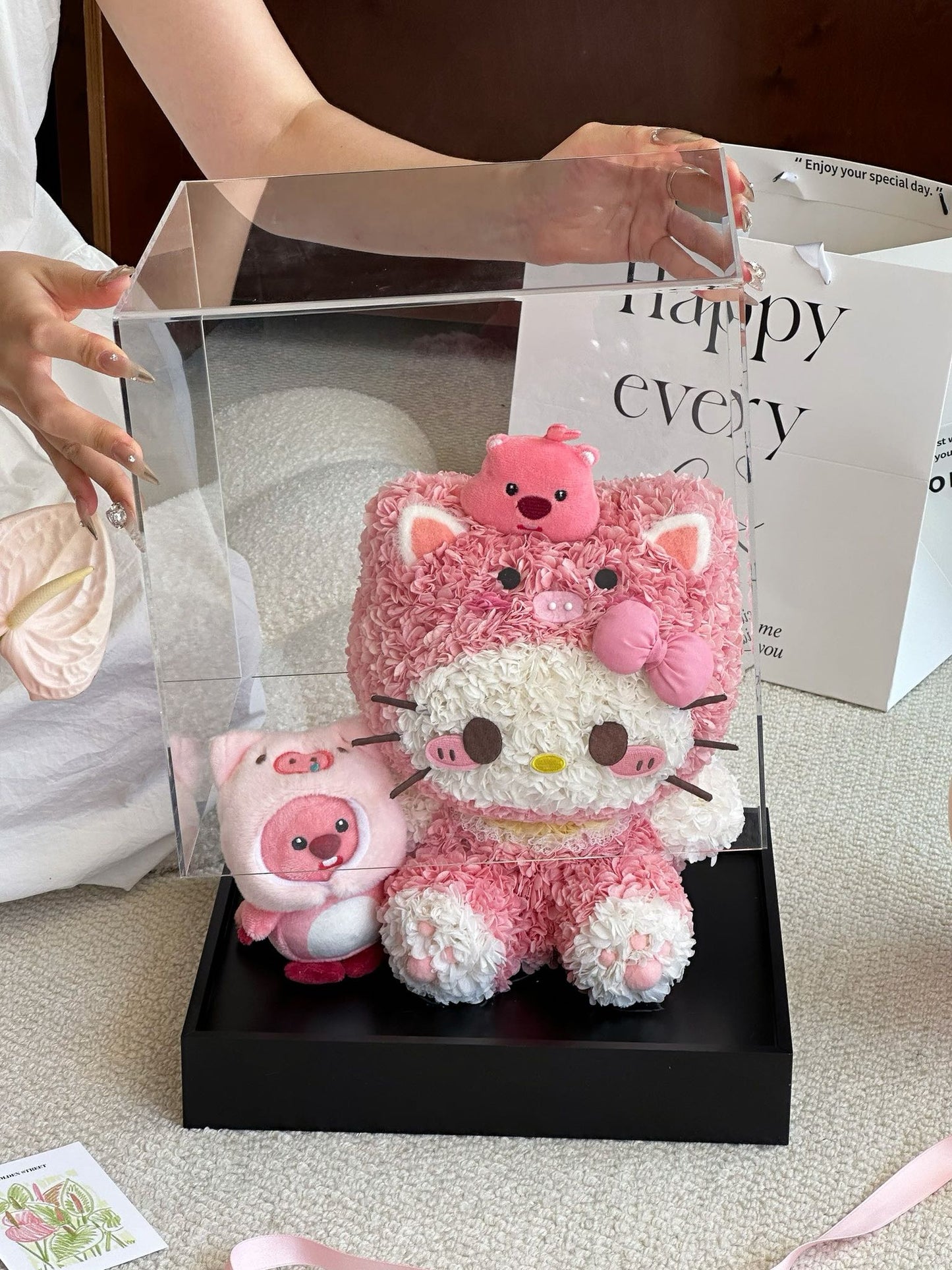 Piggy Kitty 🐽 Loopy Preserved Flowers Box