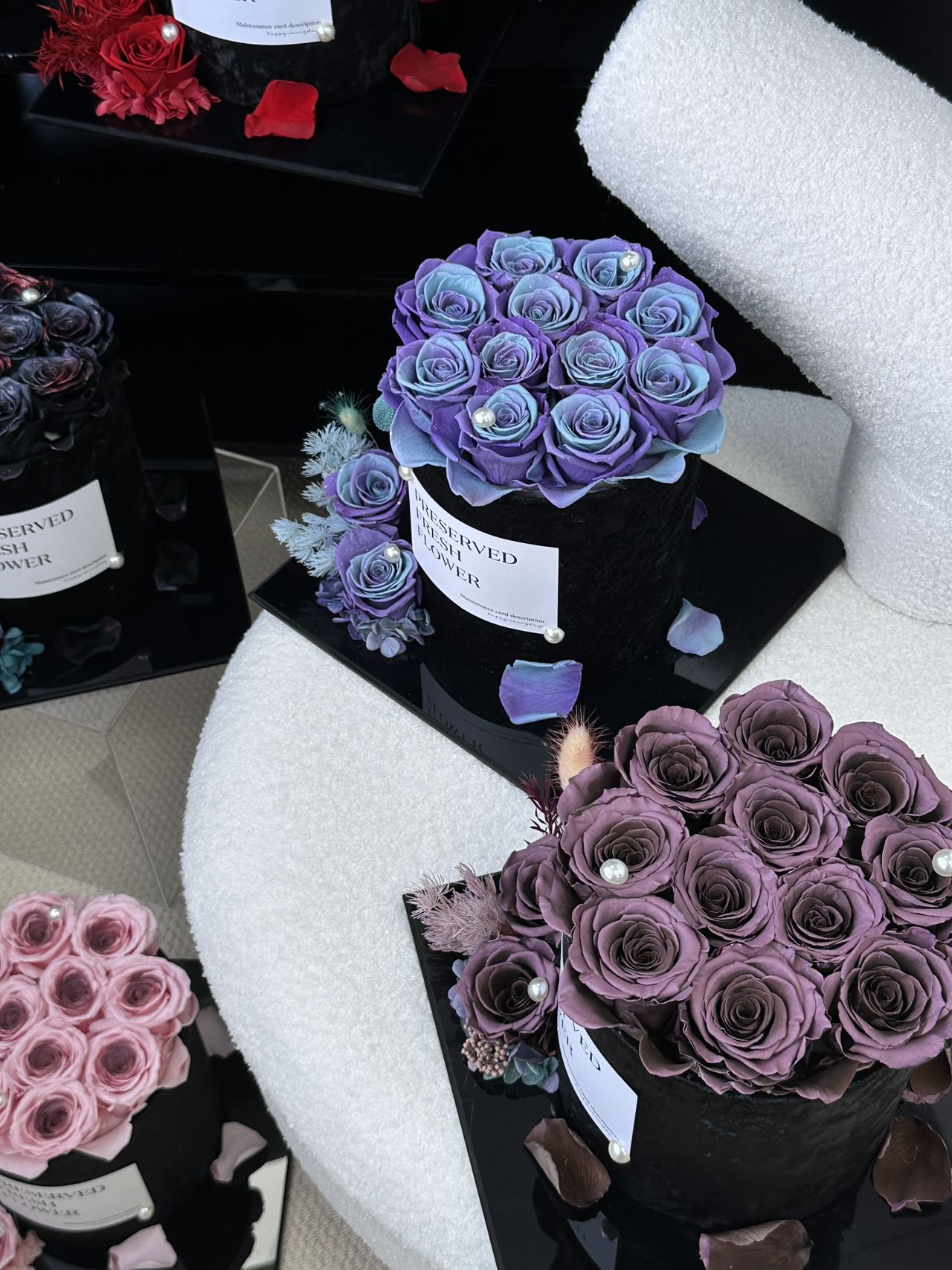 Ecuador Preserved Roses Gift Box 🖤