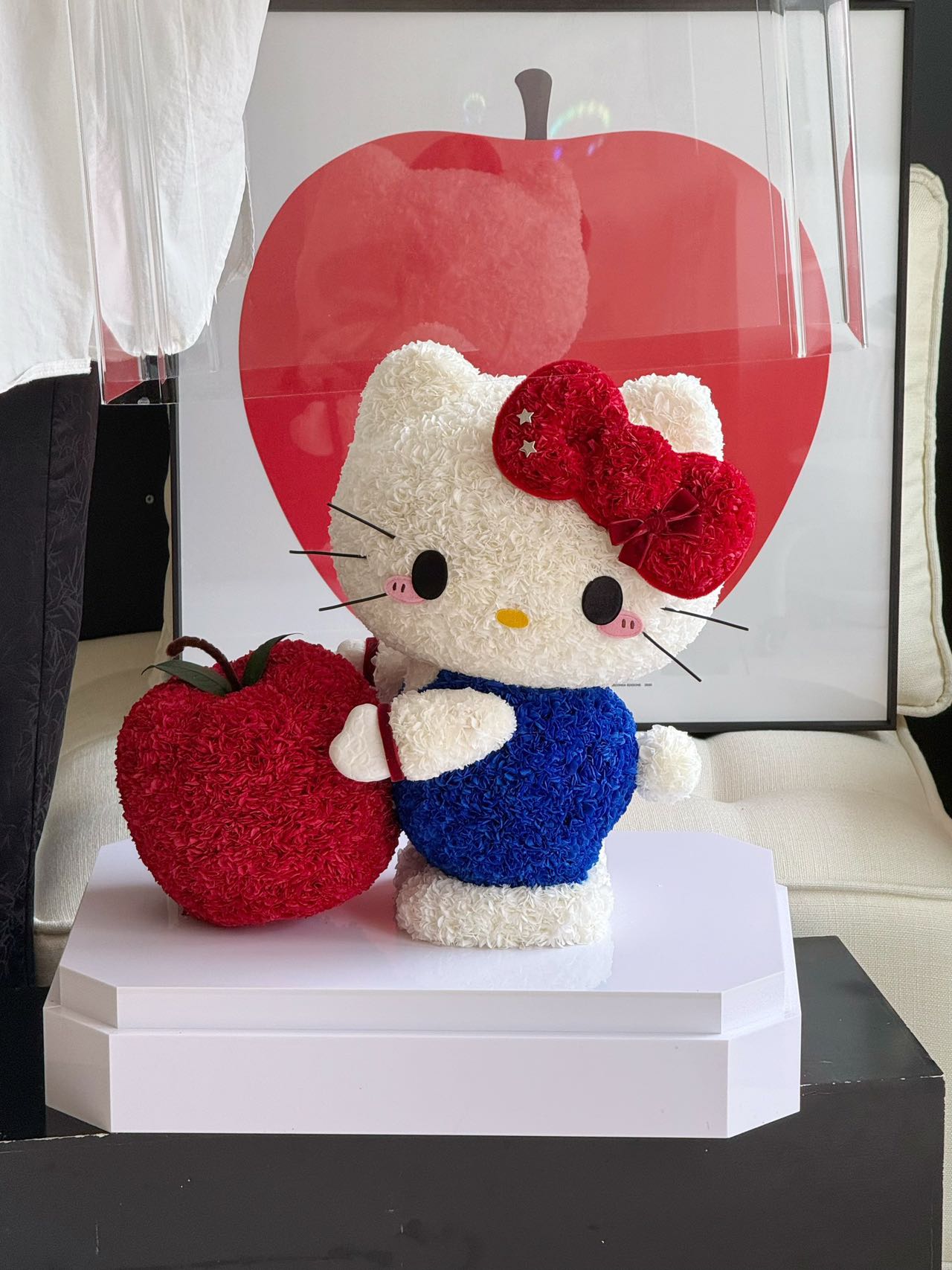 Giant Apple Kitty Preserved Flowers Box 🍎