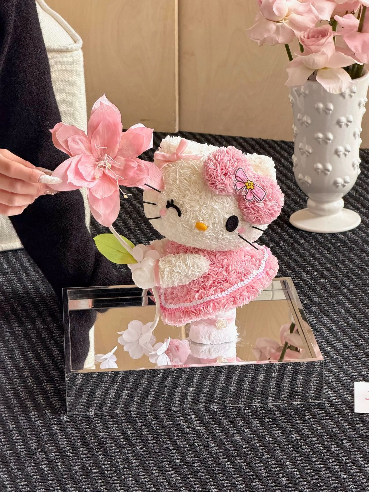 Hello Kitty Preserved Flowers Box