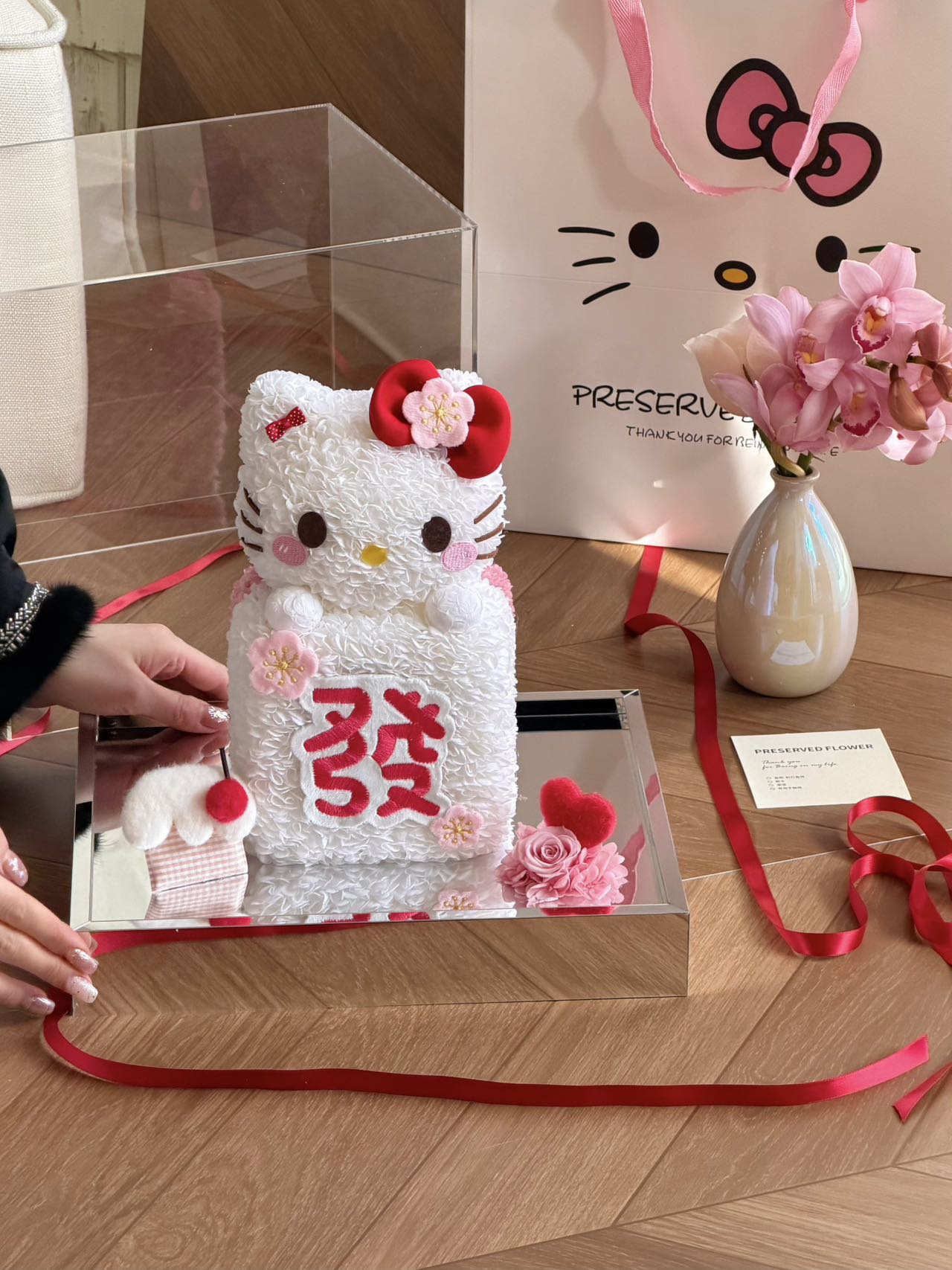 Lucky Cat Preserved Flowers Box 🎈