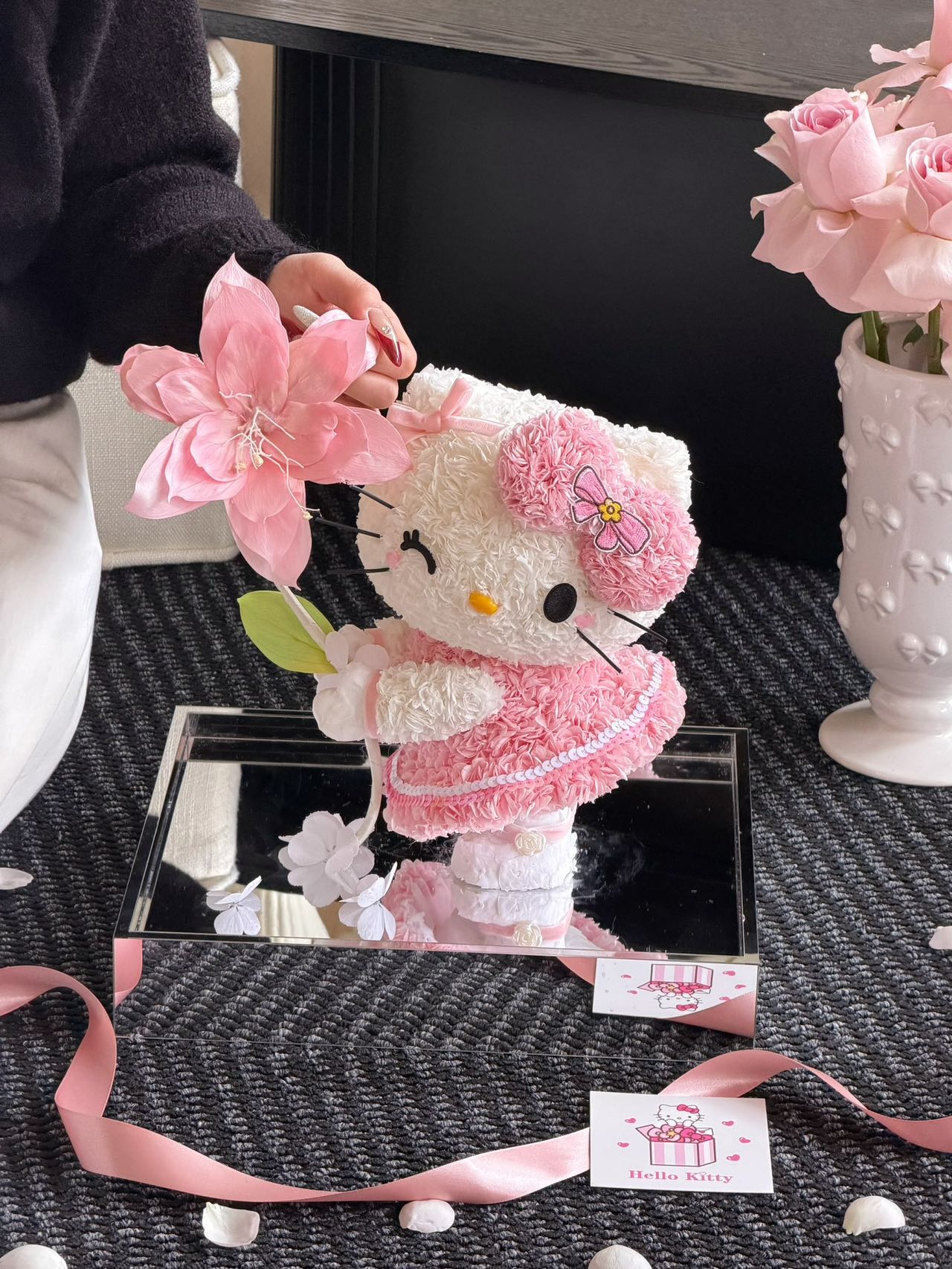 Hello Kitty Preserved Flowers Box