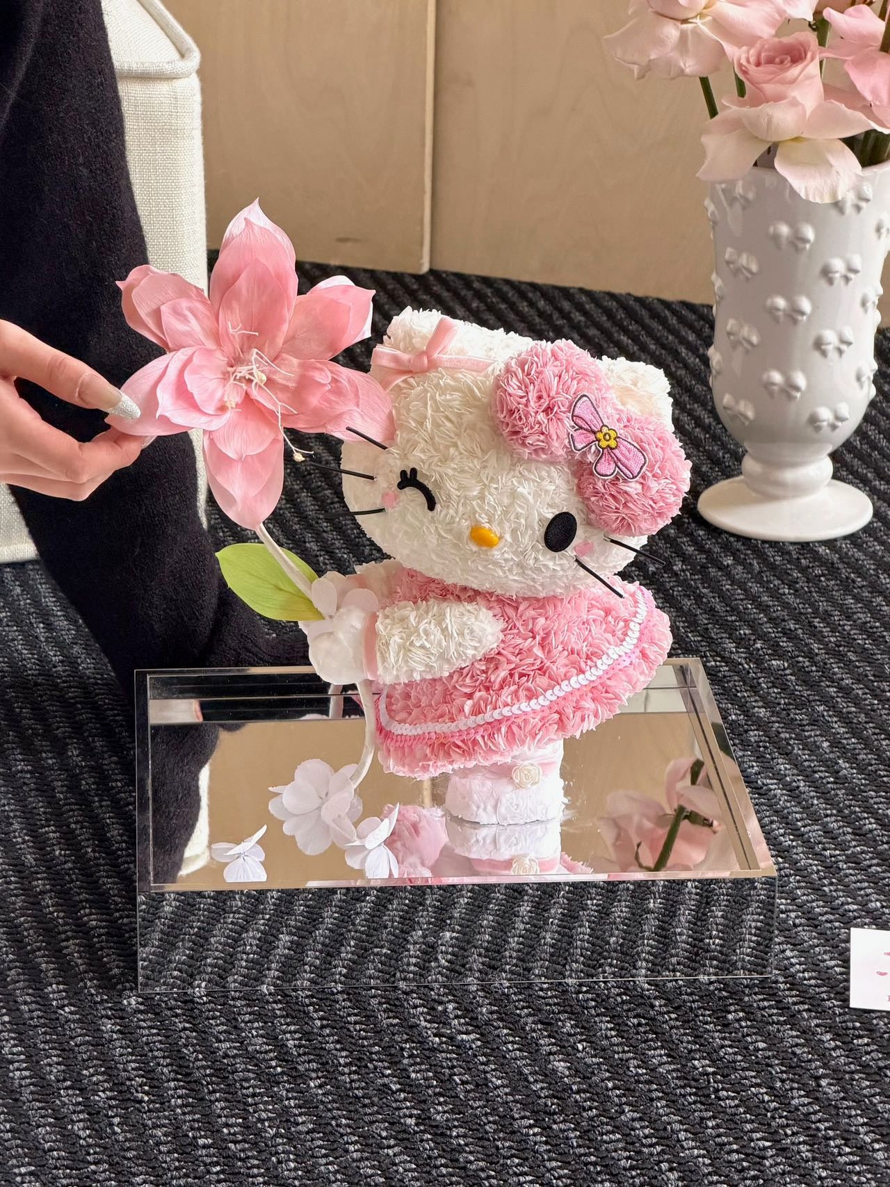 Hello Kitty Preserved Flowers Box