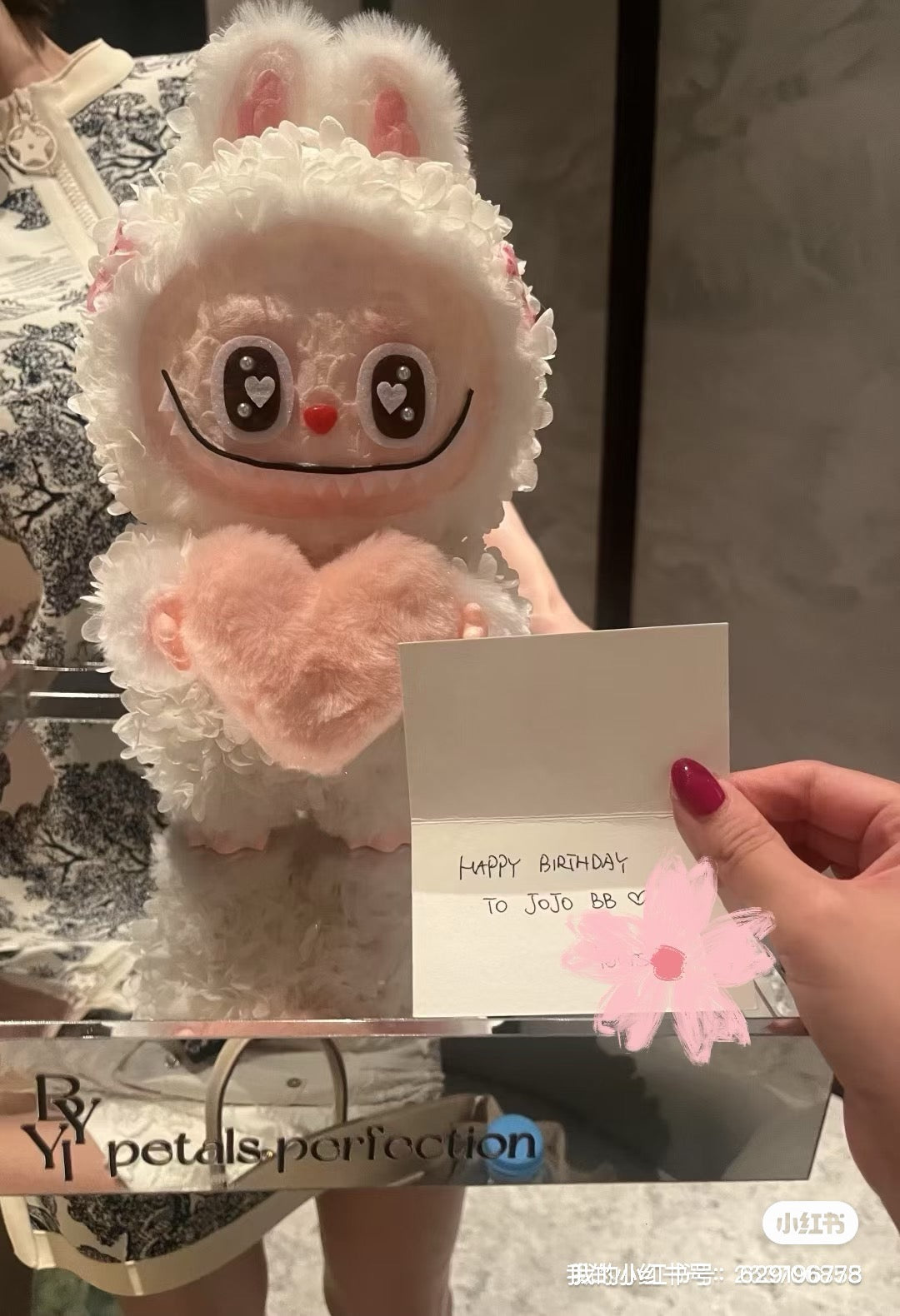 Labubu Holding Heart Preserved Flowers Box 🇸🇬 SG In Stock