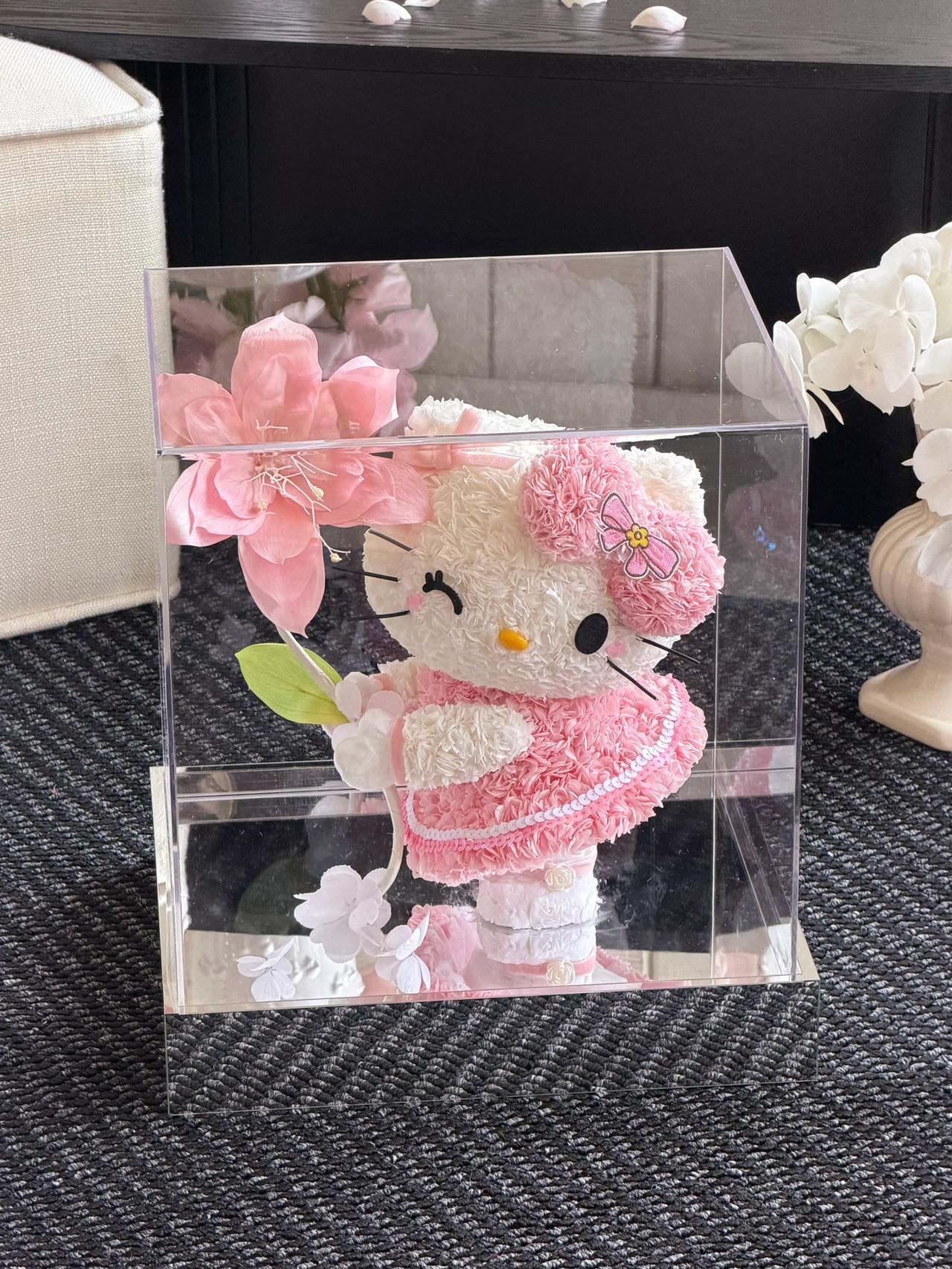 Hello Kitty Preserved Flowers Box
