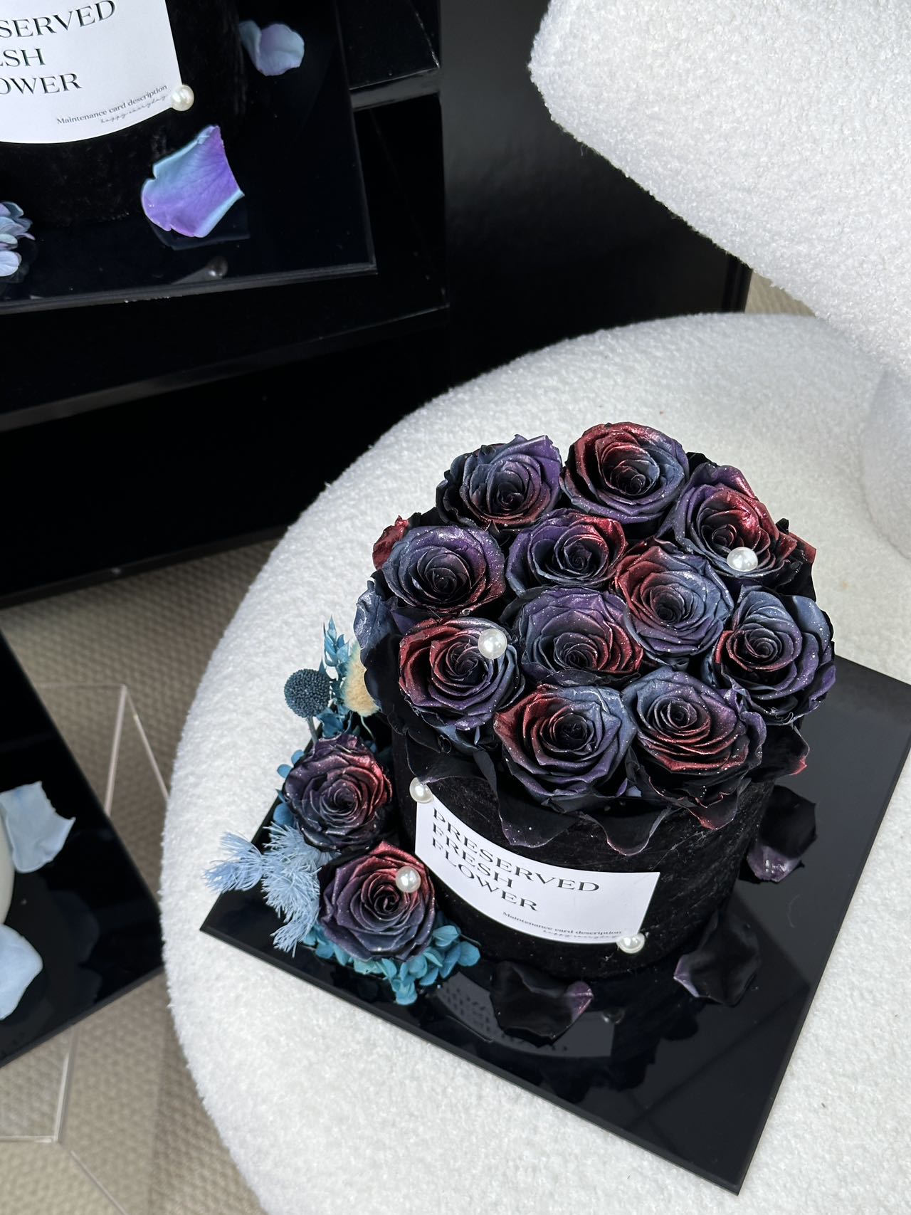 Ecuador Preserved Roses Gift Box 🖤