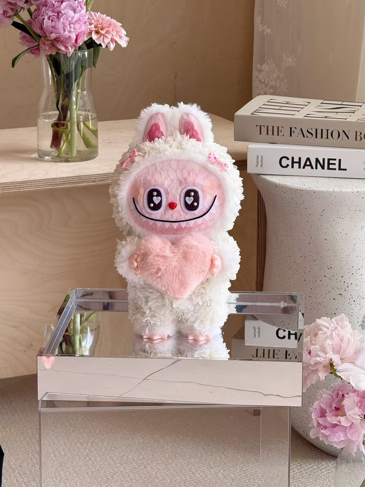 Labubu Holding Heart Preserved Flowers Box 🇸🇬 SG In Stock
